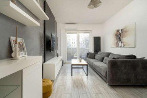 Elegancki Apartament we Wrocławiu Blisko Parku i Rzeki z Klimatyzacją w Salonie i Biurkiem by Noclegi Renters